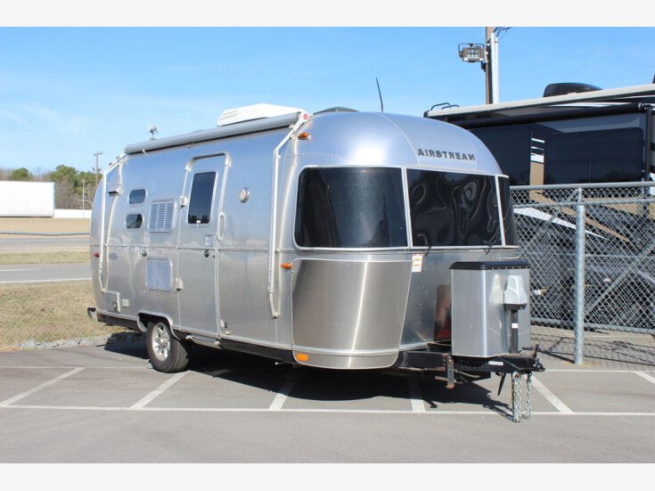 Thumbnail Photo undefined for 2017 Airstream Flying Cloud